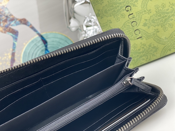 グッチ財布コピー着用イメージ